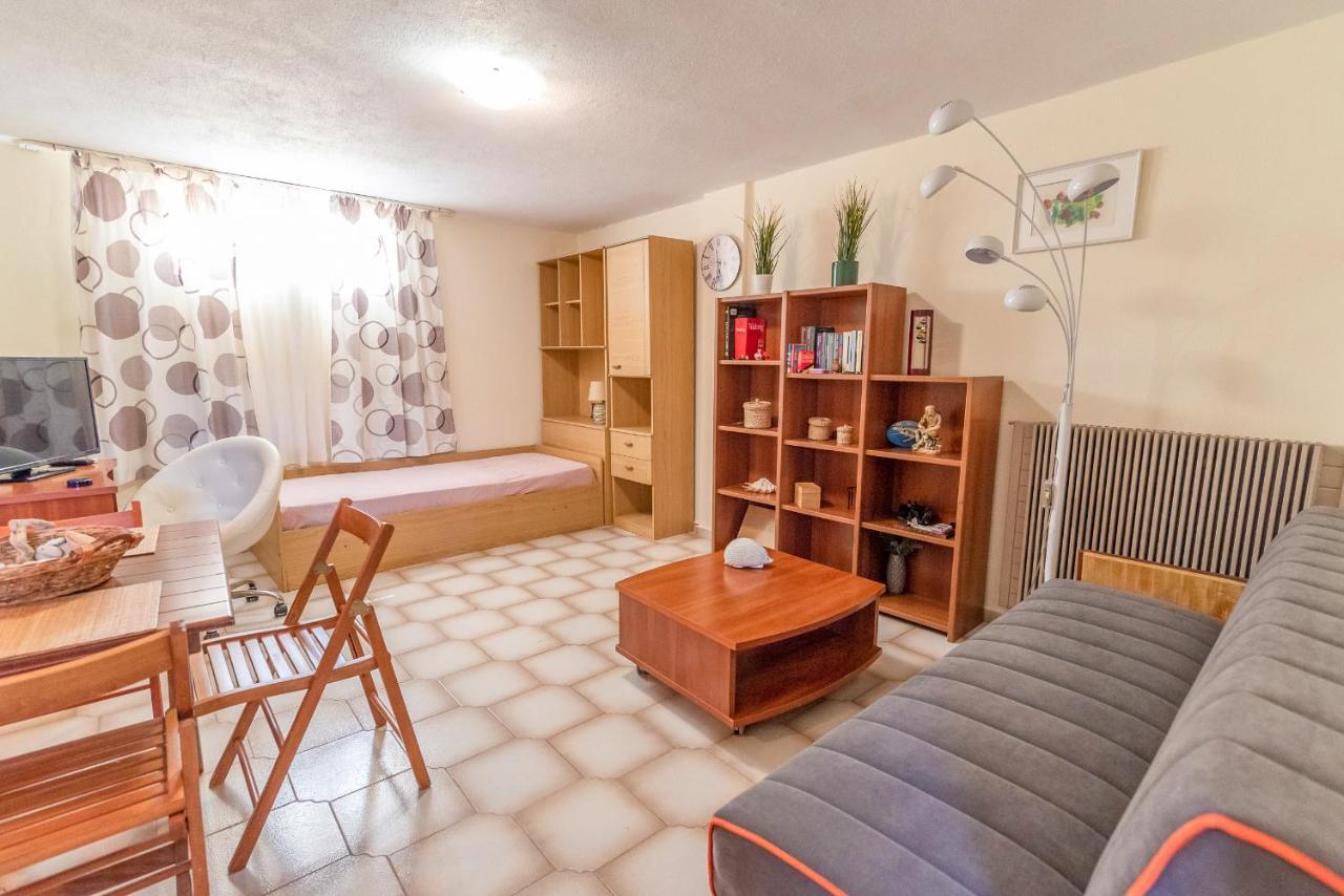 Pine Trees Apartment 프레베자 외부 사진